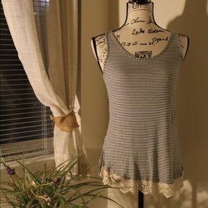 🖤🤍Black and white striped Sonoma no sleeve shirt